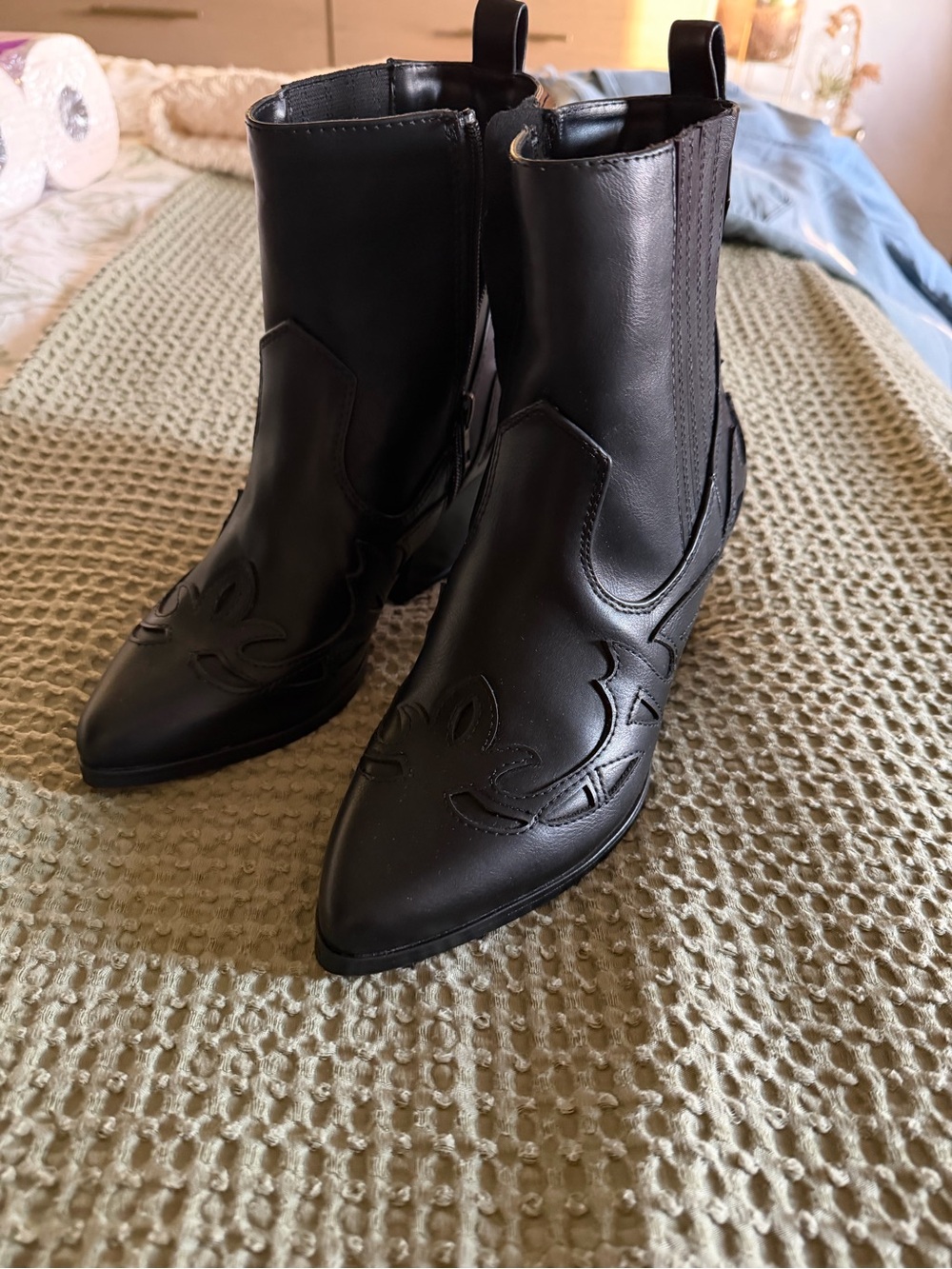 Soda Black Pointed-Toe Western Ankle Booties
